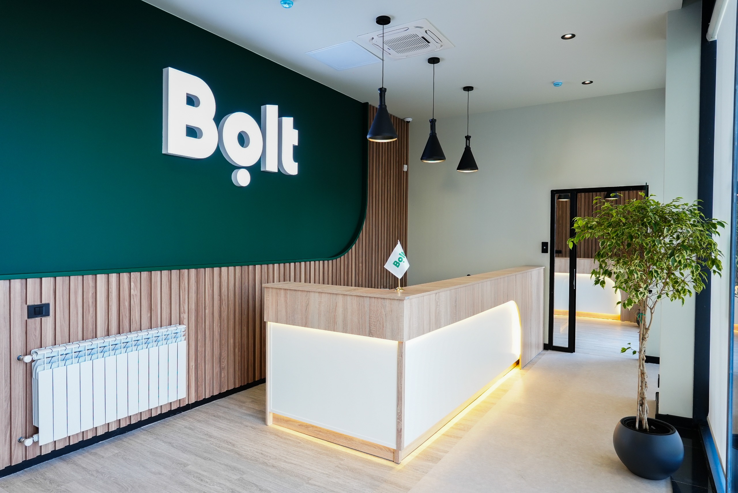 Доставка мебели для офиса BOLT