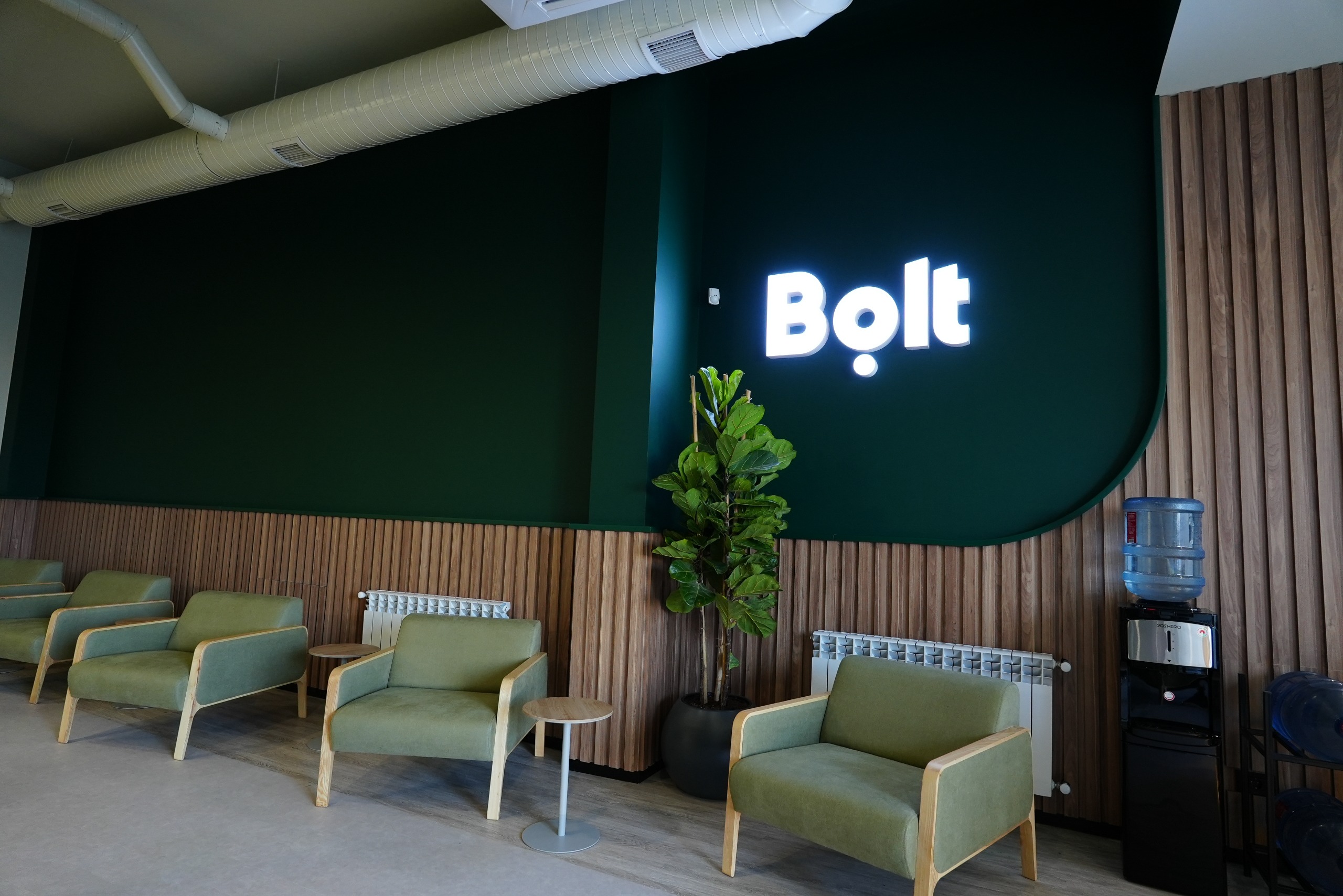 Доставка мебели для офиса BOLT